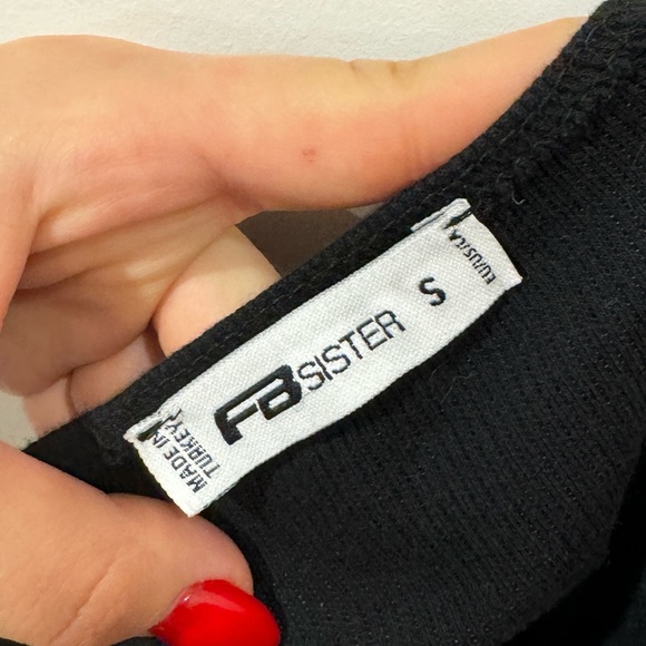 Black New York-themed top for sale! - Picture 3 of 3